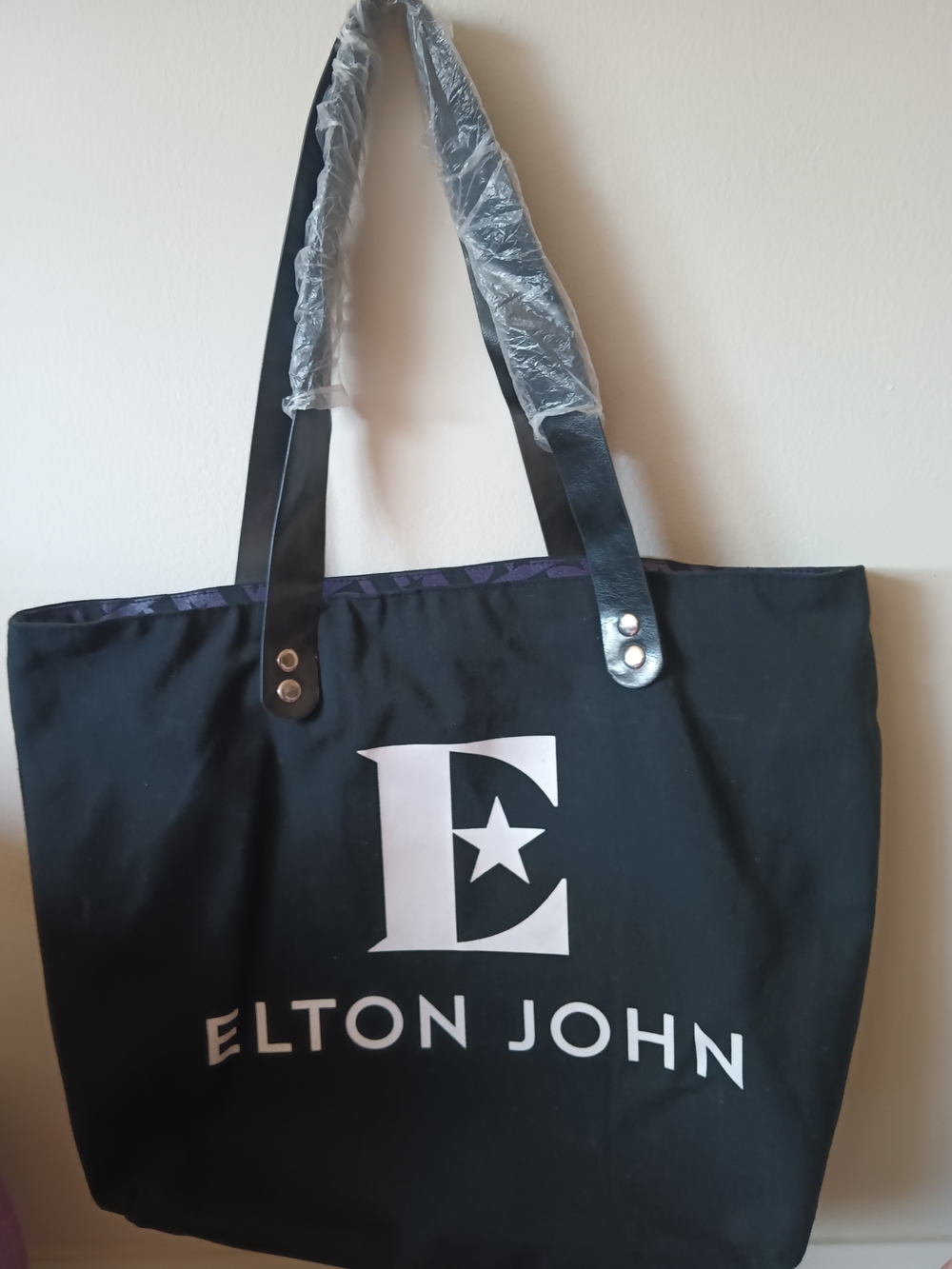 ELTON JOHN VIP FAREWELL YELLOW BRICK ROAD TOUR GIFT SET
